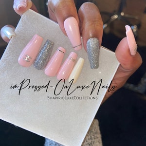 Gucci Nails Etsy Matte black nail design with a gucci emblem.