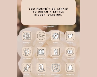 Pode incluir: Um fundo bege com o texto "YOU MUSTN'T BE AFRAID TO DREAM A LITTLE BIGGER, DARLING." e o texto "Widgetsmith" abaixo. A imagem mostra uma grade de 12 ícones de aplicativos com contornos brancos em um fundo bege. Os ícones representam aplicativos populares como Etsy, Twitter, Pinterest, Netflix, YouTube, TikTok, Amazon, Instagram e Snapchat.