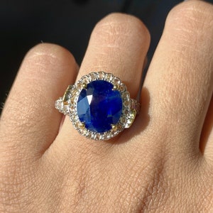 5.81 Carat Victorian Style Royal Blue Sapphire Vintage Statement Ring with Rose Cut Diamonds in 18K Yellow Gold