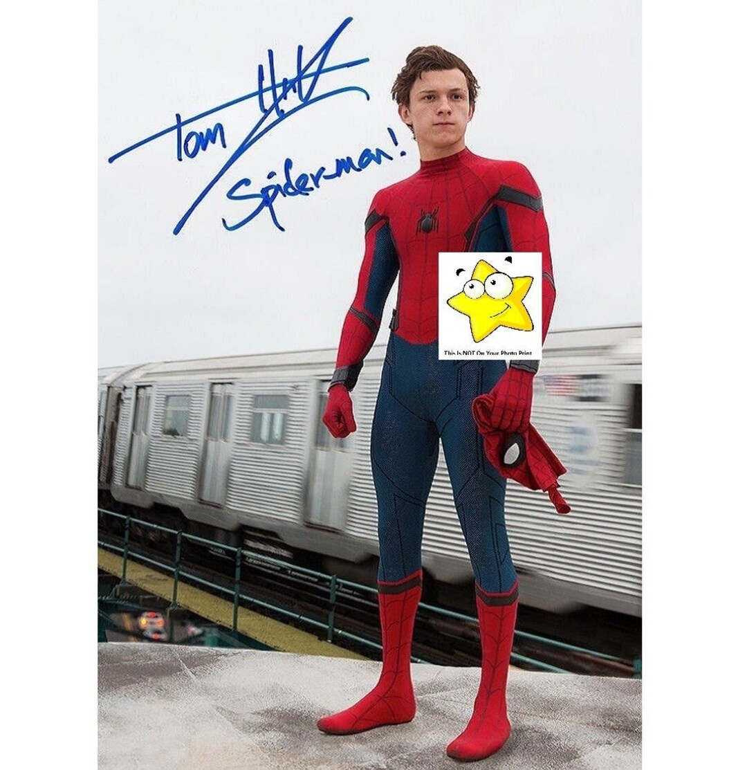 Photo Autographiée Encadrée De Tom Holland Spider-Man - Format 25,4x20,3cm - Cadeau Collection