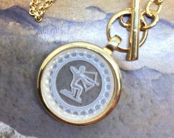 Colgante con el signo zodiacal de Sagitario, grabado en cristal tallado de 22 mm, piedra vintage.