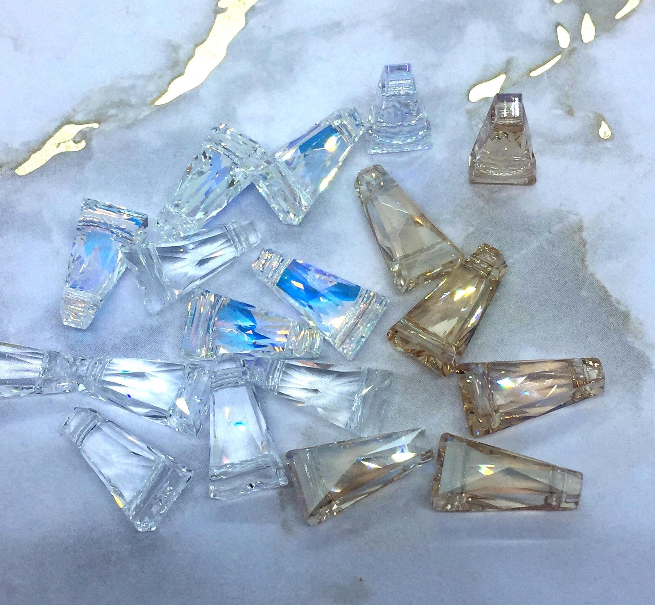 スワロフスキーのクリスタルビーズ スワロフスキー「キーストーン」13/7 mm クリスタル ビーズ、商品番号