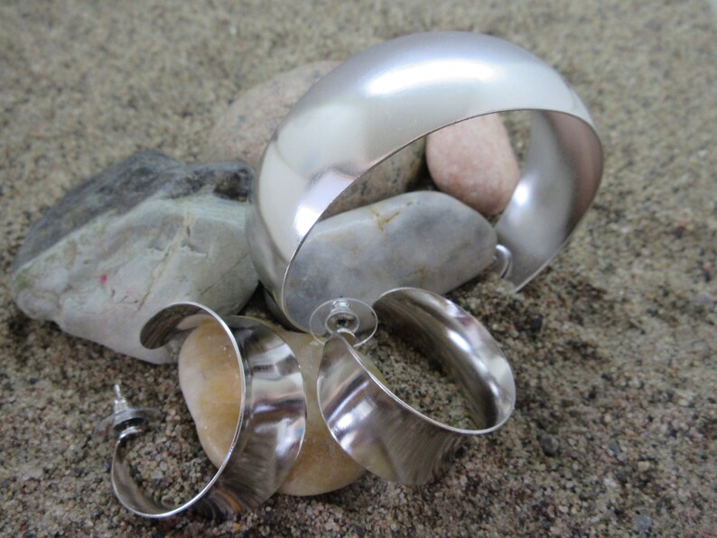 Contemporary cuff and hoops set in real Rhodium plating