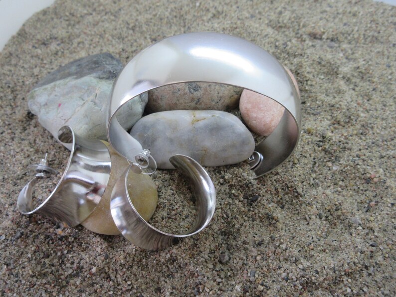 Contemporary cuff and hoops set in real Rhodium plating