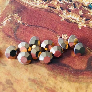 Rare vintage Swarovski Comet-Or SS29 chaton, 24carat coating, true vintage not just old sold as one, truly unique quality stone.