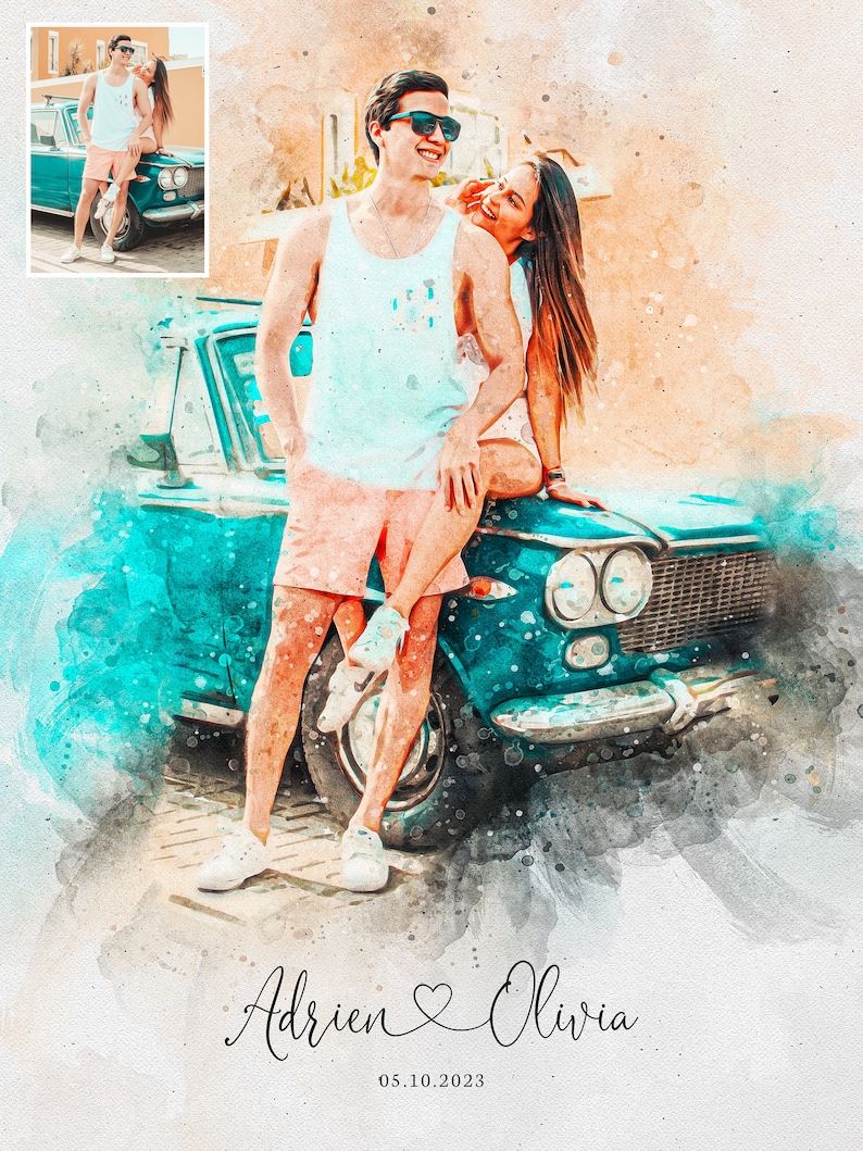 Puede incluir: Una pintura de acuarela de una pareja posando frente a un coche antiguo. El hombre lleva un tanque blanco y pantalones cortos rosas, mientras que la mujer lleva un vestido blanco. El coche es azul turquesa y tiene un efecto de acuarela. El texto "Adrien & Olivia 05.10.2023" est&aacute; escrito debajo de la pareja.
