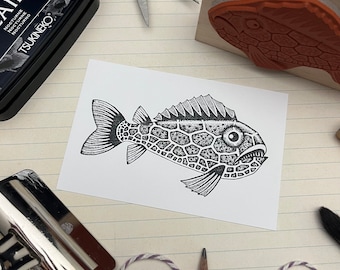 Großer Drachenstempel Fisch für alle Arten von Bastelarbeiten wie Journaling, Scrapbooking, Collage, Kartenherstellung und vieles mehr!