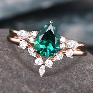 Vintage Pear Shaped Green Emerald Engagement Ring Set Art Deco Rose Gold Marquise Cut Moissanite Ring Set Unique Wedding Ring Set for Women