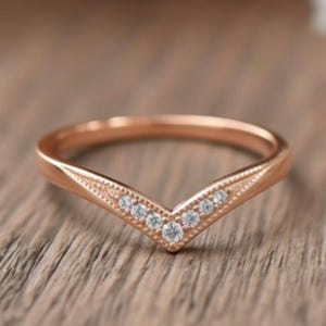 Round Moissanite Chevron Band, 14k Gold Cluster V-Shaped Wedding Band, Half Eternity Curved Unique Band, Anniversary Gift Ring For Wife