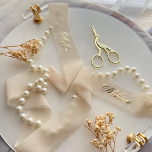 Personalisiertes Ringband mit Namen und Perlen - Incili Söz Nisan Yüzük Band - Isimli Yüzük Band - Ringband aus Chiffon für Verlobung