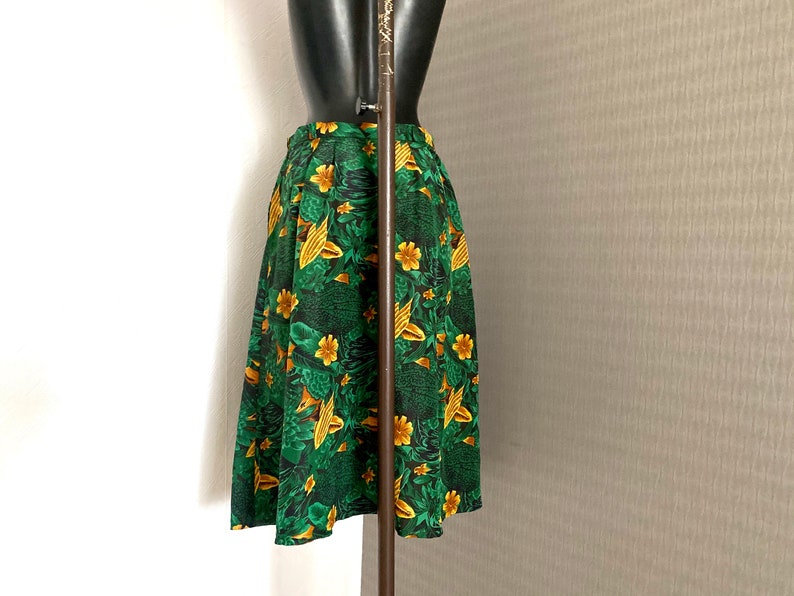 90s Vintage Green Skirt Silky Midi Knee Yellow Flower Bright Summer Skirt Romantic A Line Floral Pattern Skirt Elegant Light Skirt Size M image 7