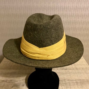 70s- 80s Herbert Johnson Hatters Men's Fedora Felt Hat London Raiders Poet Wool Accessory Made in England Green Wool Men's Beige Ribbon Hat