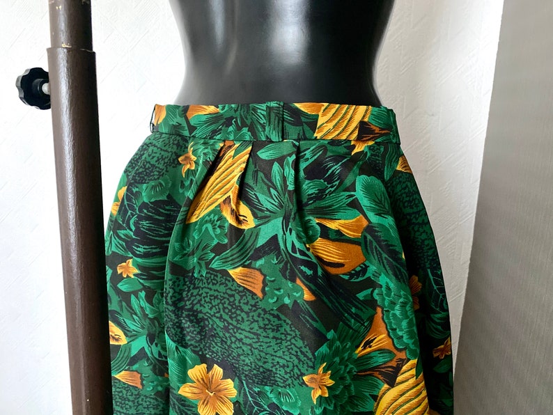 90s Vintage Green Skirt Silky Midi Knee Yellow Flower Bright Summer Skirt Romantic A Line Floral Pattern Skirt Elegant Light Skirt Size M image 9