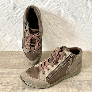 Vintage Clarks Boots Suede Leather Mix Ankle Casual Shoes Beige Rubber Sole Grey Lace up Free Time Booties Zippered Sneakers size 40/6,5