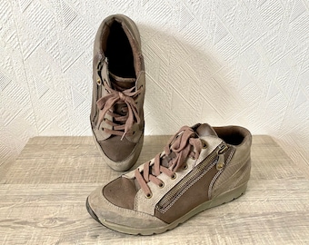 Vintage Clarks Boots Suede Leather Mix Ankle Casual Shoes Beige Rubber Sole Grey Lace up Free Time Booties Zippered Sneakers size 40/6,5