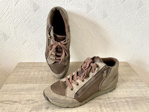 Vintage Clarks Boots Suede Leather Mix Ankle Casual Shoes Beige Rubber Sole Grey Lace up Free Time Booties Zippered Sneakers size 40/6,5