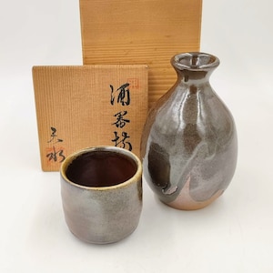 Shigaraki Yaki Tokkuri and Guinomi set by Takashi Omori