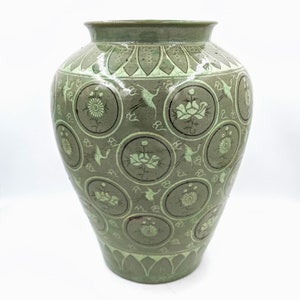 Handmade Korean Ceramic Inlaid Celadon (상감 청자) Moon Jar