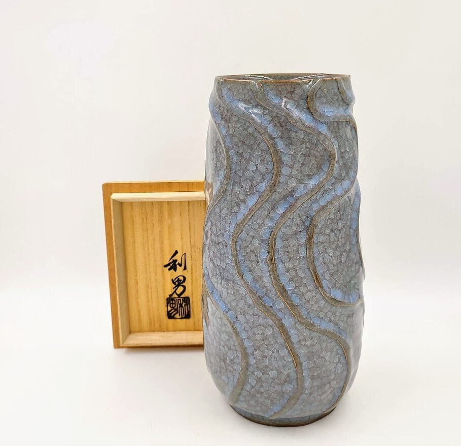 花瓶　氷裂貫入　(古川利男) 古川登志夫 古川利男作 氷裂青磁花瓶 - Etsy 日本