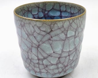 Ice crackle Yunomi Celadon by Furukawa Toshio