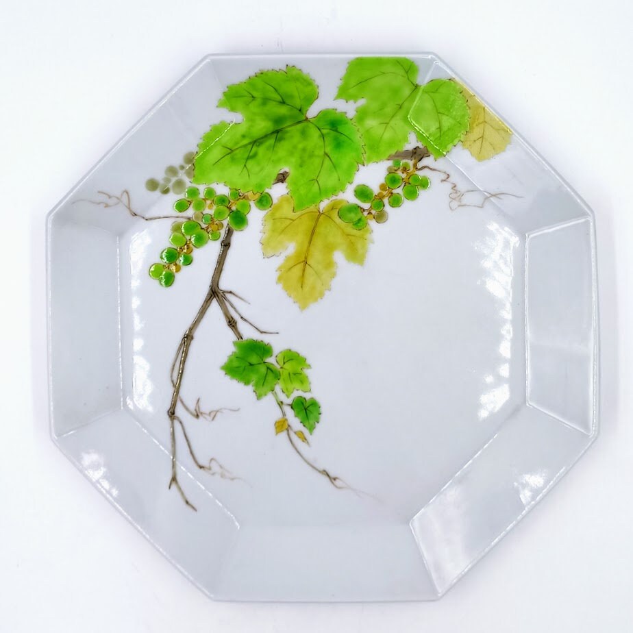Kutani Yaki plate by Yoshiko Agezuma 陽妻淑子