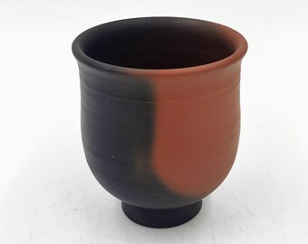 楽山焼の湯呑：蟹のレリーフ彫刻が施された日本の陶器 - Etsy 日本