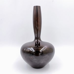Bronze Ikebana vase by Tsuda Eiju.