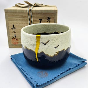 Svart Raku Chawan med Kintsugi av Kizu Kiraku