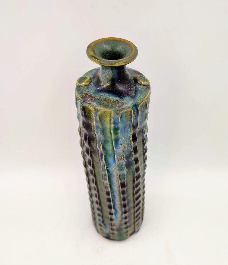 y041 加藤宇助 織部焼 耳付 花入 高さ25.5cm 茶道具 y041 加藤宇助 織部焼 耳付 花入 高さ25.5cm 茶道具 - メルカリ
