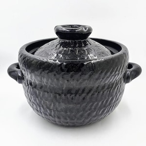 Svart Arita Donabe-kruka från Anraku-ugnen