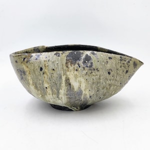 Karatsu Yaki Stoneware Katakuchi Spouted Bowl