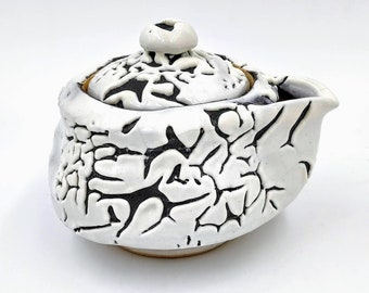 Oni Hagi Hohin teapot by Ken Sasaki