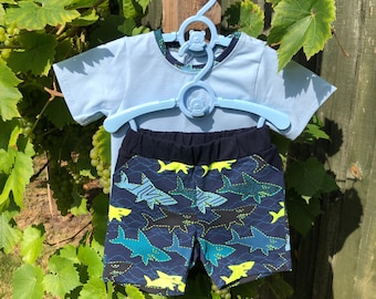 Set maglietta e pantaloncini Shark per bambini piccoli (18-24 mesi)