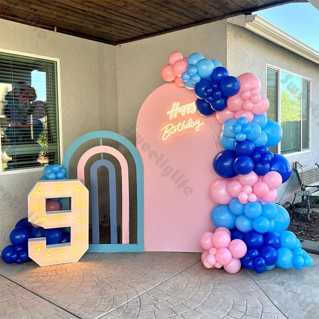 Boy or Girl Balloons Baby Shower Round Backdrop Kit main image 0
