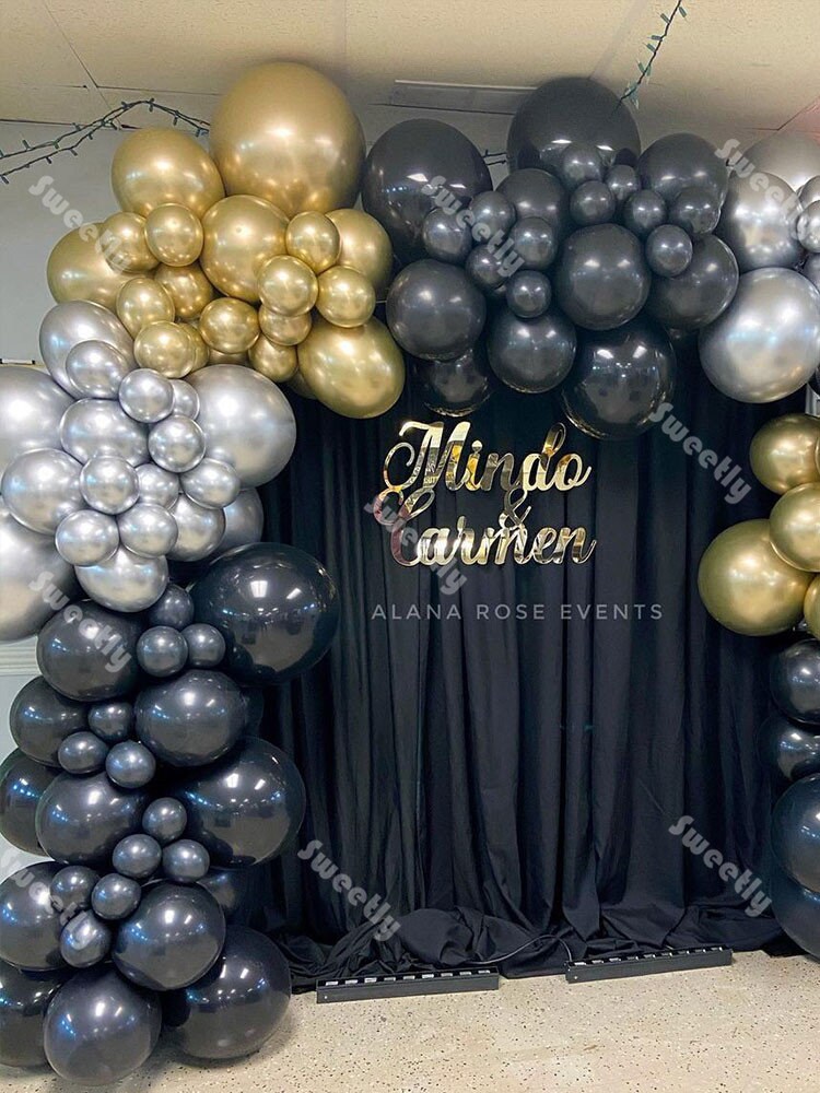 Gold and 2024 black balloon arch