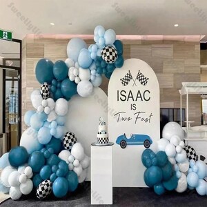 128pcs Decorazione per auto da corsa Kit ghirlanda di palloncini retrò Arco di palloncini blu e bianchi per due ragazzi di compleanno veloci Baby Shower Gender Reveal