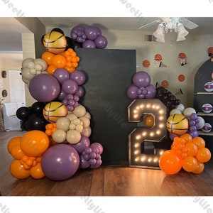 141 szt. Zestaw balonów na imprezę sportową w kolorze fioletowym i pomarańczowym, łuk z balonów foliowych do koszykówki dla chłopców na 1. urodziny, chrzest, baby shower