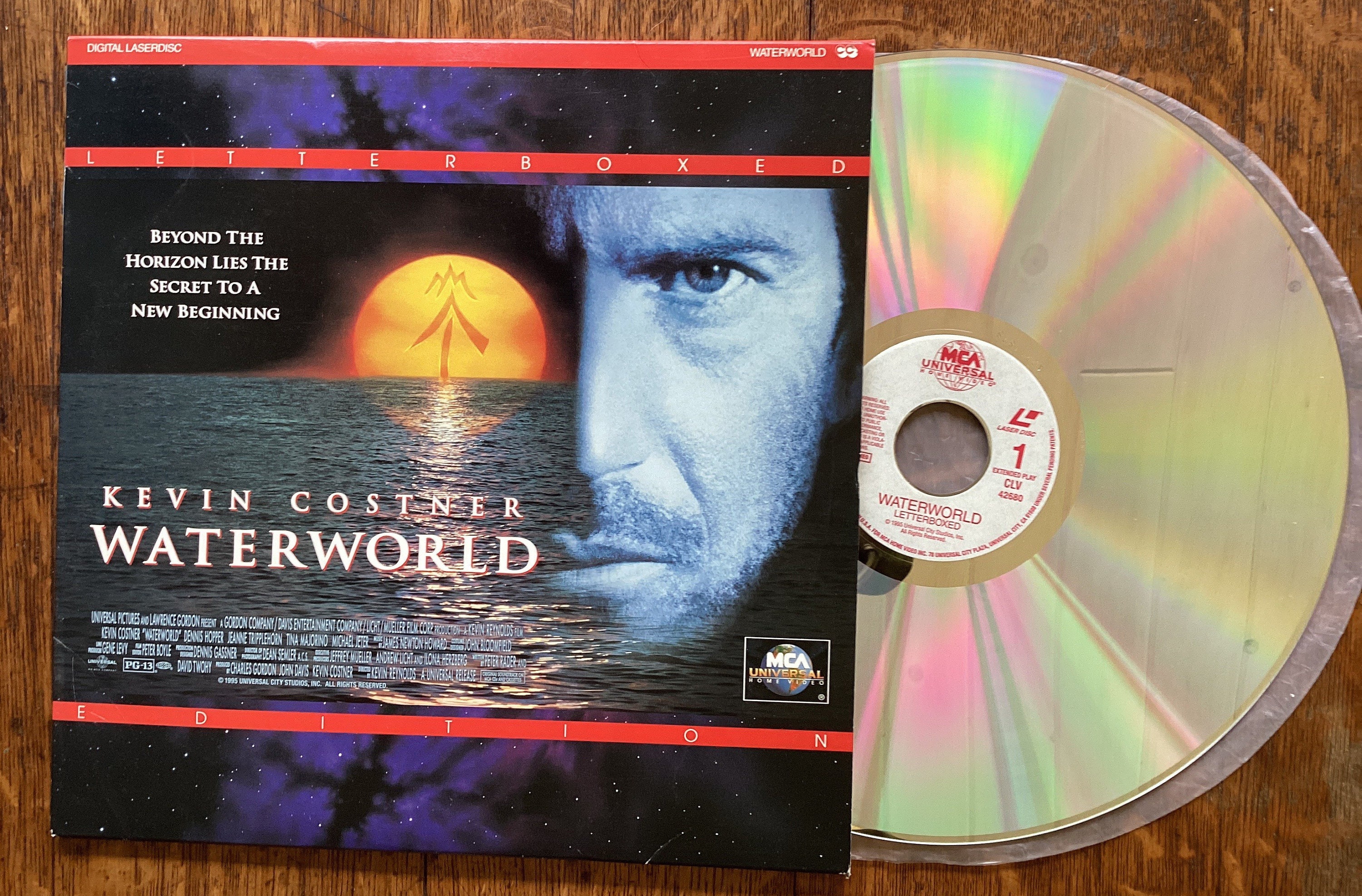 WEST.CD、DVD Laserdisc Waterworld 1996 MCA Universal Home Video Kevin