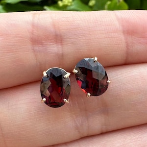 Vintage 14K Gold 4CT Oval Red Garnet Solitaire Earrings, Natural Garnet Stud Earrings, Garnet Jewelry, Estate Jewelry, Red Gemstone Studs