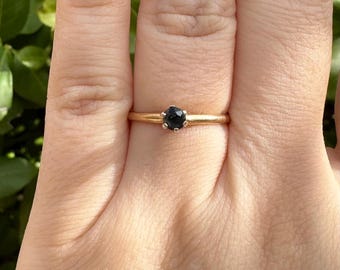 Vintage Victorian Era 14K Solid Gold Dark Sapphire Solitaire Ring: US Size 5.5