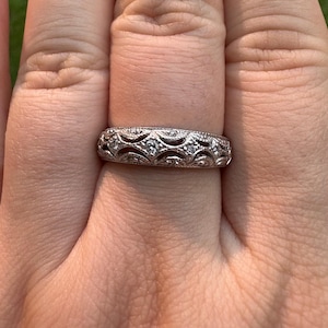 Vintage 14K White Gold Diamond Lace Ring - Milgrain Wedding Band - US 7