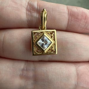Vintage 18K Yellow Gold Cubic Zirconia Filigree Pendant, CZ Openwork Filigree Pendant, Estate Jewelry, Milgrain Pendant,