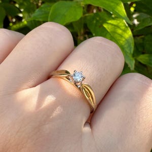 Vintage 14K Gold Diamond Solitaire Ring: Estate Engagement Jewelry, US Size 7