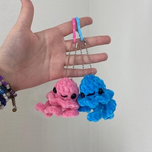 Chaveiro de pelúcia de água-viva de crochê, pelúcia de água-viva de crochê, chaveiro de crochê, pelúcia de água-viva, chaveiro de água-viva azul, água-viva roxa
