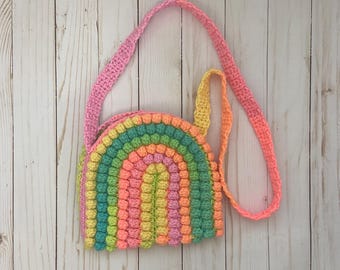 Borsa a tracolla arcobaleno fatta a mano all'uncinetto: borsa a tracolla in acrilico arcobaleno
