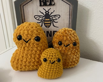 Peluche de nuggets de pollo a crochet: Comida de juguete hecha a mano con hilo de terciopelo