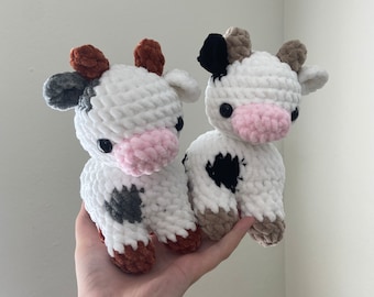 Vaca de peluche tejida a crochet, vaca de peluche hecha a mano, vaca de peluche blanca y negra, vaca de peluche gris y blanca