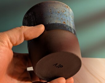 Cerámica hecha a mano - Vaso azul oscuro moteado