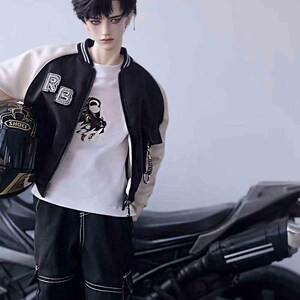 ID75 auf Lager Baseballjacke Cargohose BJD Kreuzstickerei