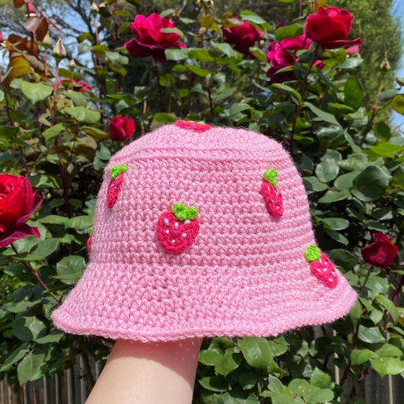 Crochet Pattern - Strawberry Kisses Bucket Hat by @essdeecrafts (PDF  ONLY)|Strawberry Shortcake Hat|Cute Crochet|Pink|Coquette|Cottage Core